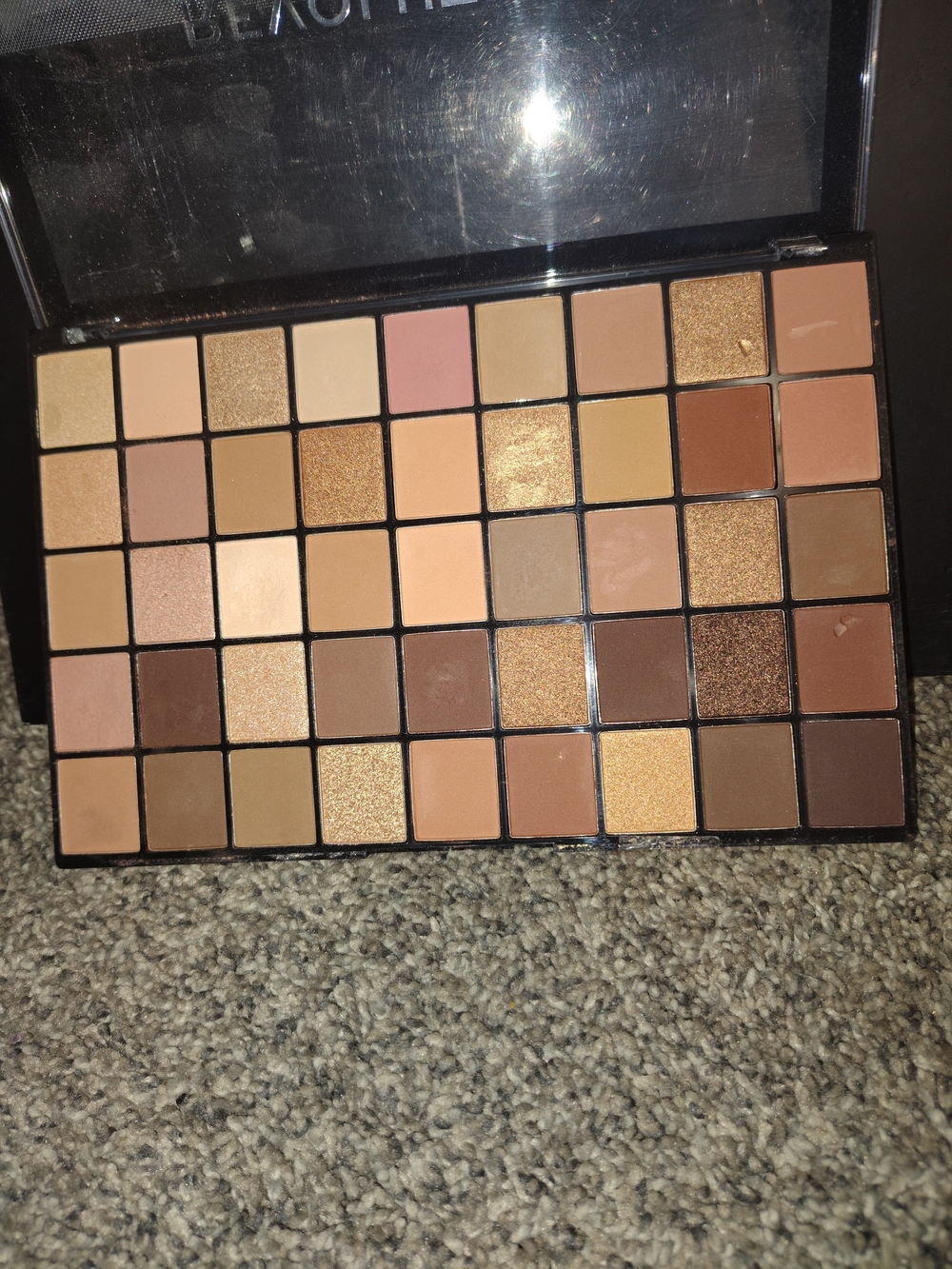 Revolution Neutral Eyeshadow Palette - Browns, Golds & Peach NEW NOT USED